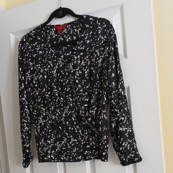 Jennifer Lopez Black and White Blouse - Picture 6 of 7